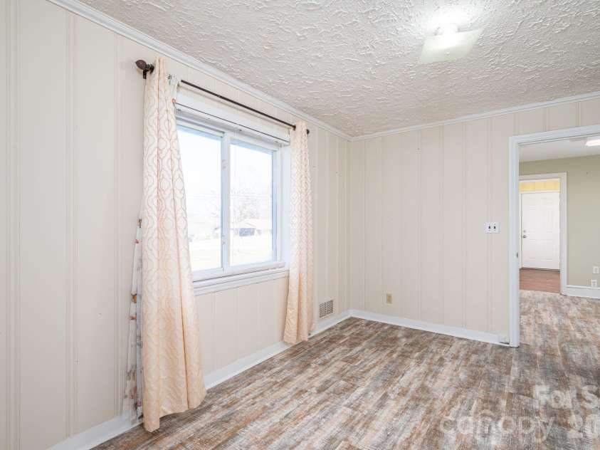 1606 Davis Park Road, Gastonia, NC 28052.  MLS# CAR4358789, YatesRealty ID 8821. 