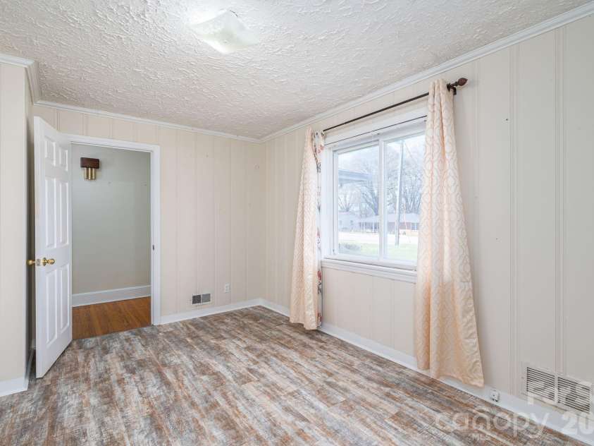 1606 Davis Park Road, Gastonia, NC 28052.  MLS# CAR4358789, YatesRealty ID 8821. 