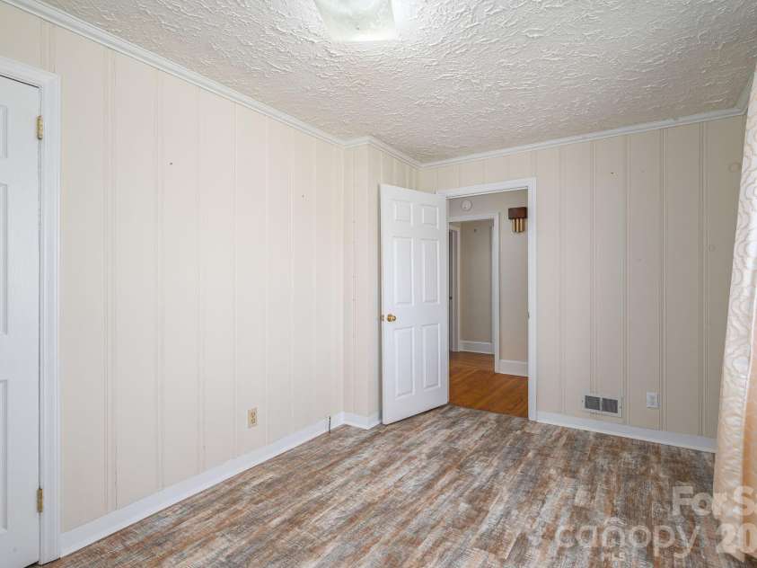 1606 Davis Park Road, Gastonia, NC 28052.  MLS# CAR4358789, YatesRealty ID 8821. 