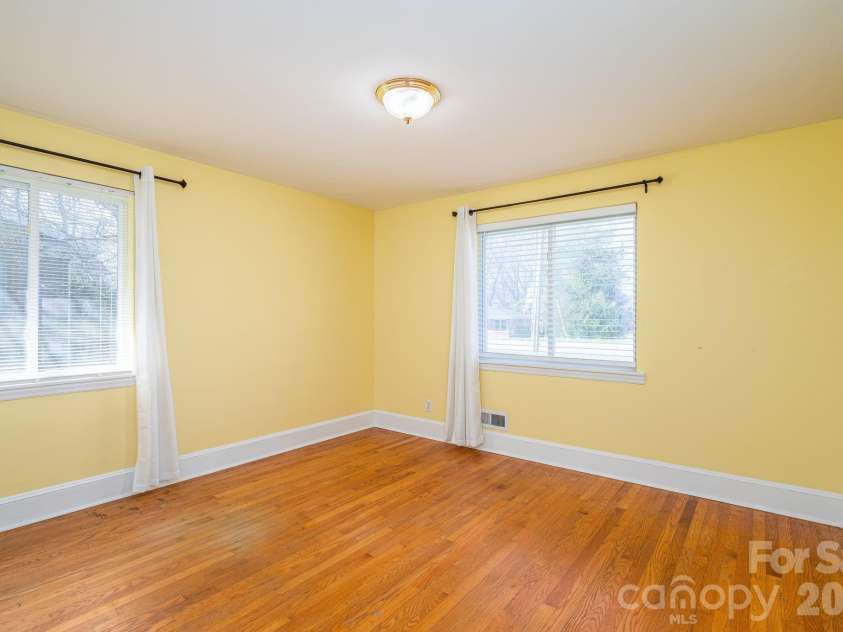 1606 Davis Park Road, Gastonia, NC 28052.  MLS# CAR4358789, YatesRealty ID 8821. 