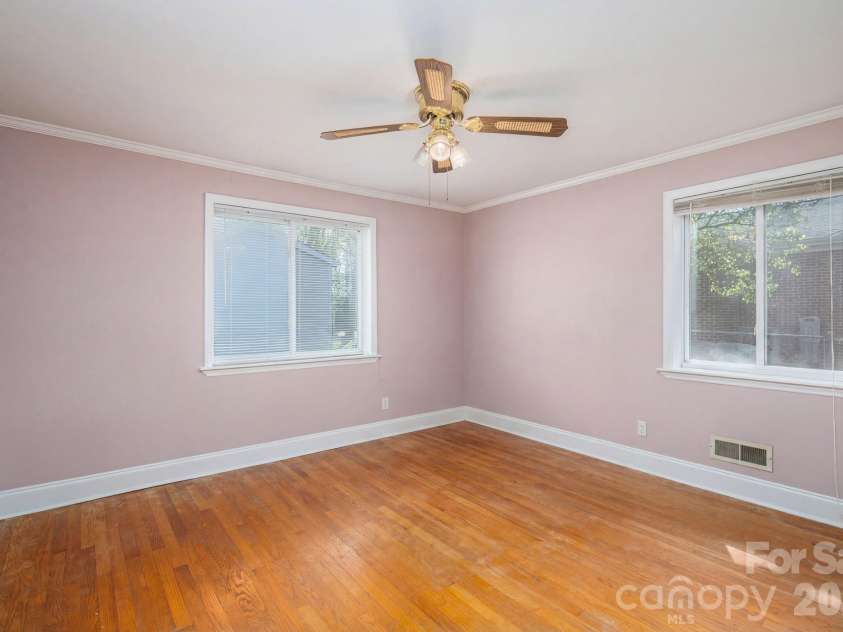 1606 Davis Park Road, Gastonia, NC 28052.  MLS# CAR4358789, YatesRealty ID 8821. 