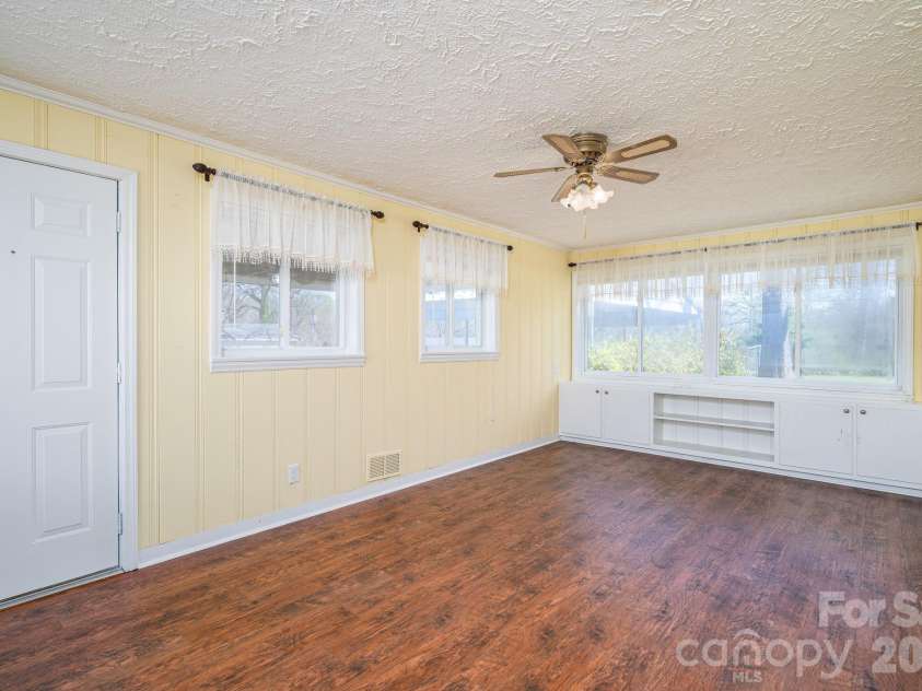 1606 Davis Park Road, Gastonia, NC 28052.  MLS# CAR4358789, YatesRealty ID 8821. 
