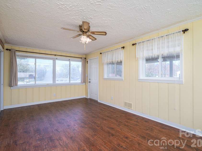 1606 Davis Park Road, Gastonia, NC 28052.  MLS# CAR4358789, YatesRealty ID 8821. 