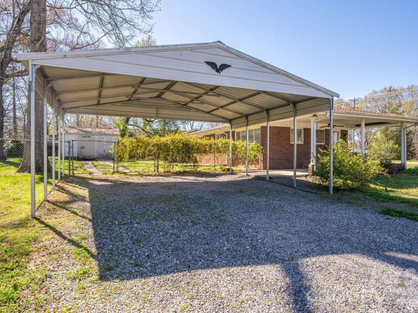 1606 Davis Park Road, Gastonia, NC 28052.  MLS# CAR4358789, YatesRealty ID 8821. 