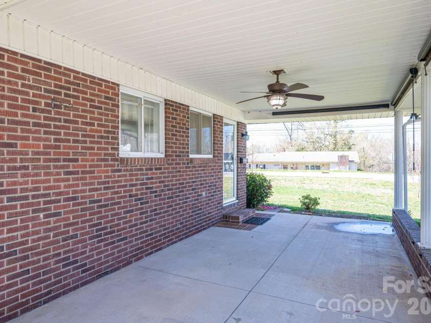 1606 Davis Park Road, Gastonia, NC 28052.  MLS# CAR4358789, YatesRealty ID 8821. 