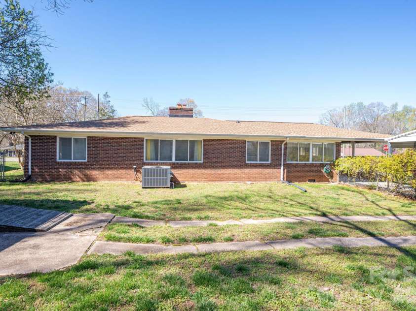 1606 Davis Park Road, Gastonia, NC 28052.  MLS# CAR4358789, YatesRealty ID 8821. 