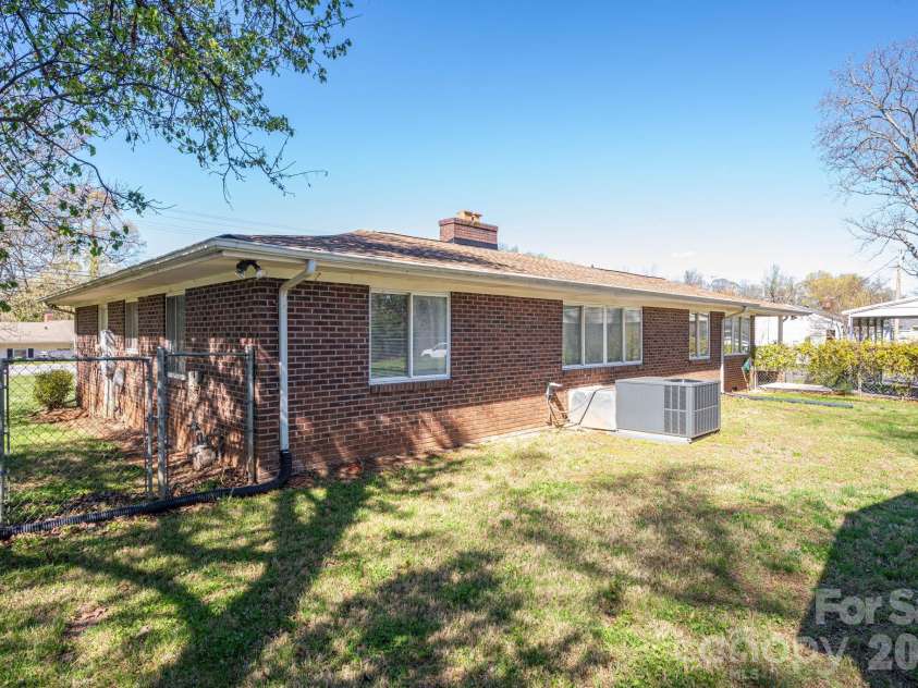 1606 Davis Park Road, Gastonia, NC 28052.  MLS# CAR4358789, YatesRealty ID 8821. 