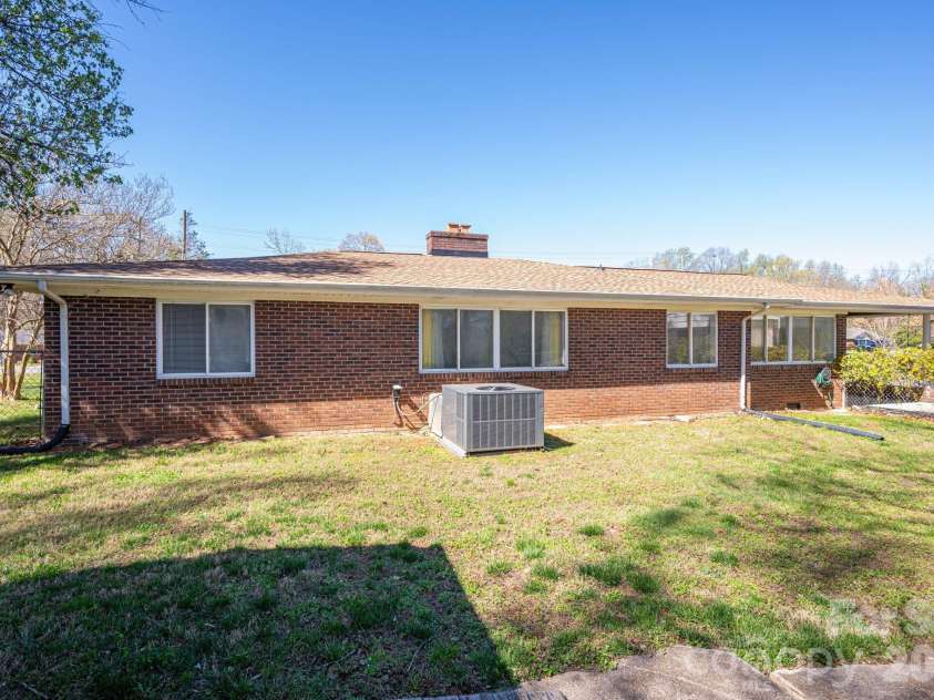 1606 Davis Park Road, Gastonia, NC 28052.  MLS# CAR4358789, YatesRealty ID 8821. 