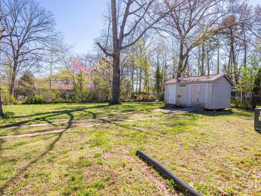 1606 Davis Park Road, Gastonia, NC 28052.  MLS# CAR4358789, YatesRealty ID 8821. 