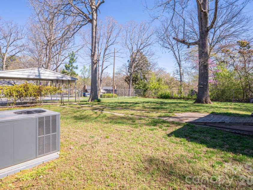 1606 Davis Park Road, Gastonia, NC 28052.  MLS# CAR4358789, YatesRealty ID 8821. 