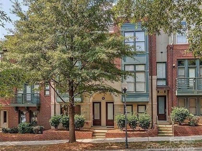 658 10th Street, Charlotte, NC 28202.  MLS# CAR4206772, YatesRealty ID 8822. 