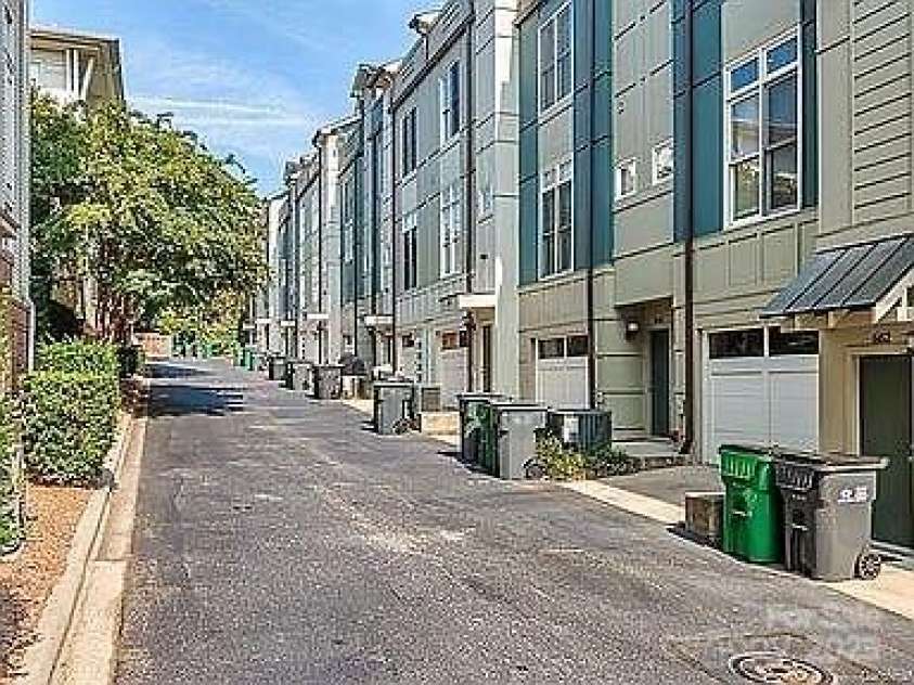 658 10th Street, Charlotte, NC 28202.  MLS# CAR4206772, YatesRealty ID 8822. 