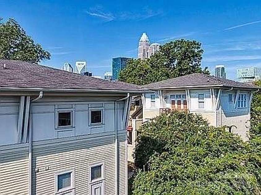 658 10th Street, Charlotte, NC 28202.  MLS# CAR4206772, YatesRealty ID 8822. 