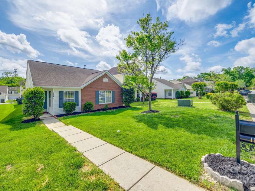 1526 Tuckers Glenn Drive, Rock Hill, SC 29732.  MLS# CAR4249739, YatesRealty ID 8824. 