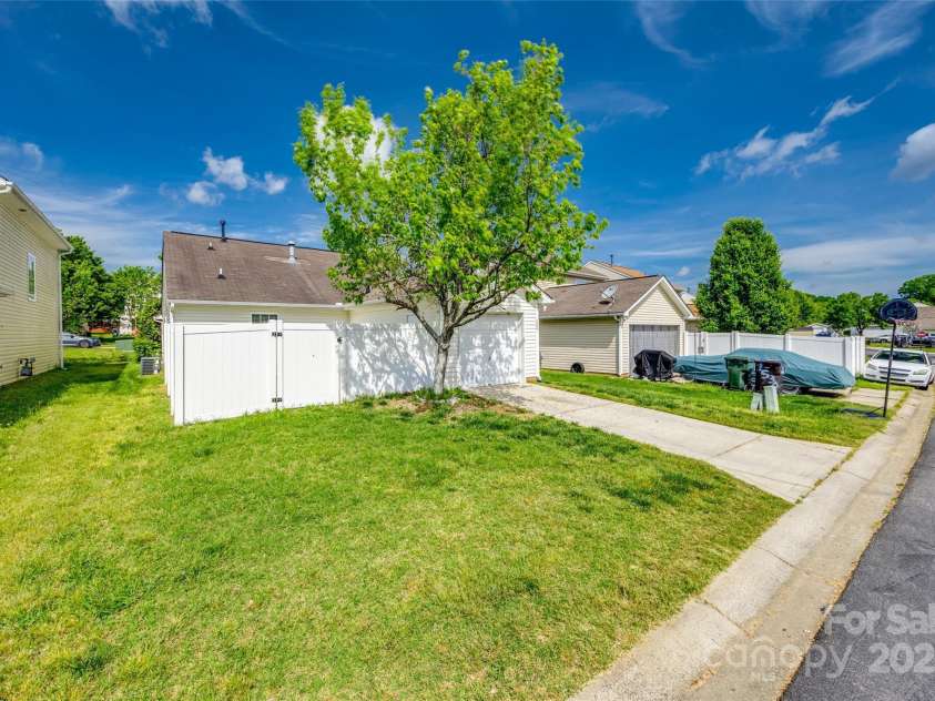 1526 Tuckers Glenn Drive, Rock Hill, SC 29732.  MLS# CAR4249739, YatesRealty ID 8824. 