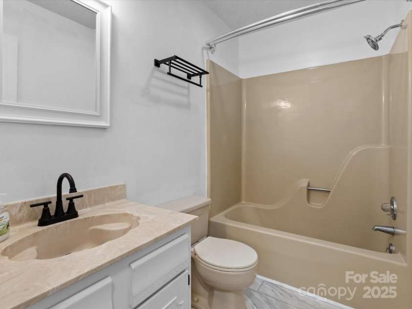 102 Cedar Forest Trail, Asheville, NC 28803.  MLS# CAR4292166, YatesRealty ID 8827. First full bathroom