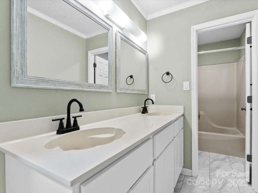 102 Cedar Forest Trail, Asheville, NC 28803.  MLS# CAR4292166, YatesRealty ID 8827. Large double sinks