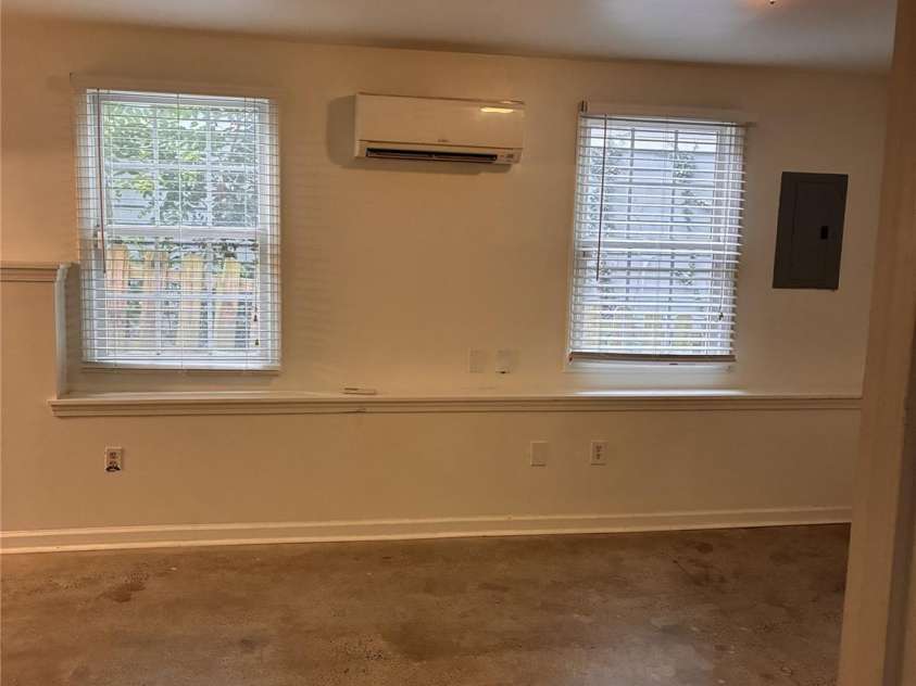 13 Castle Street, Asheville, NC 28803.  MLS# CAR4278006, YatesRealty ID 883. Basement Apartment
