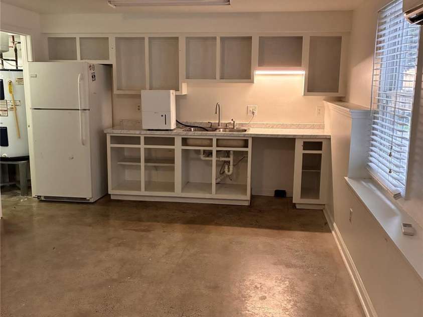 13 Castle Street, Asheville, NC 28803.  MLS# CAR4278006, YatesRealty ID 883. Basement Apartment