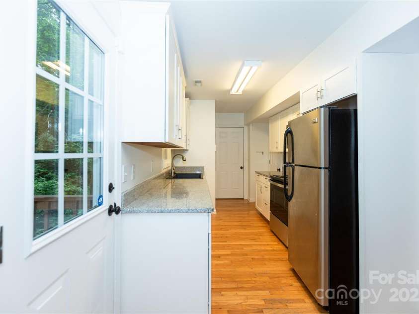 13 Castle Street, Asheville, NC 28803.  MLS# CAR4278006, YatesRealty ID 883. Kitchen