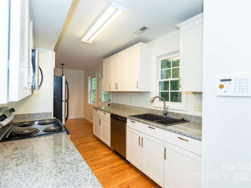 13 Castle Street, Asheville, NC 28803.  MLS# CAR4278006, YatesRealty ID 883. Kitchen