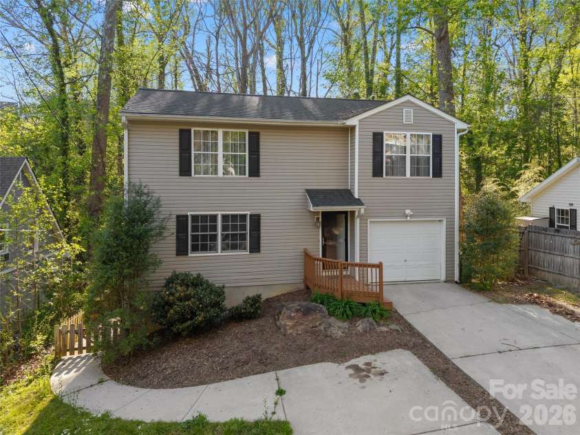 13 Castle Street, Asheville, NC 28803.  MLS# CAR4370970, YatesRealty ID 883. 