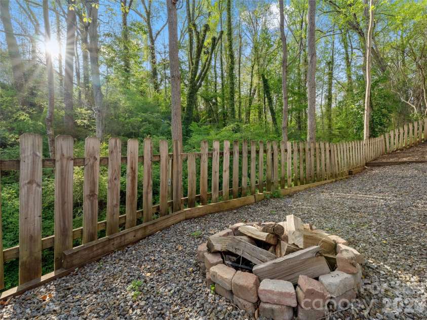 13 Castle Street, Asheville, NC 28803.  MLS# CAR4370970, YatesRealty ID 883. 