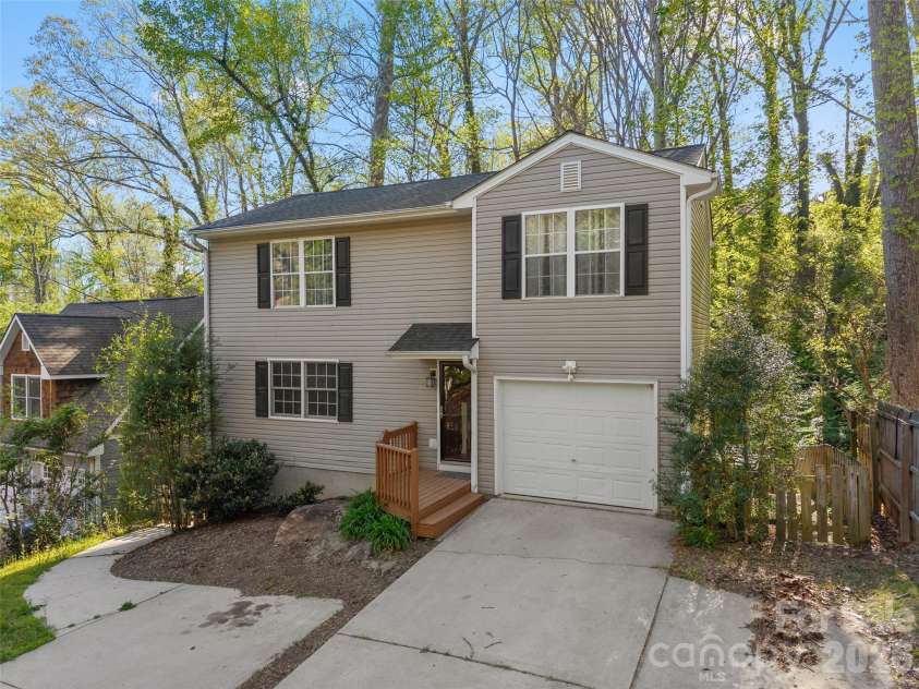 13 Castle Street, Asheville, NC 28803.  MLS# CAR4370970, YatesRealty ID 883. 