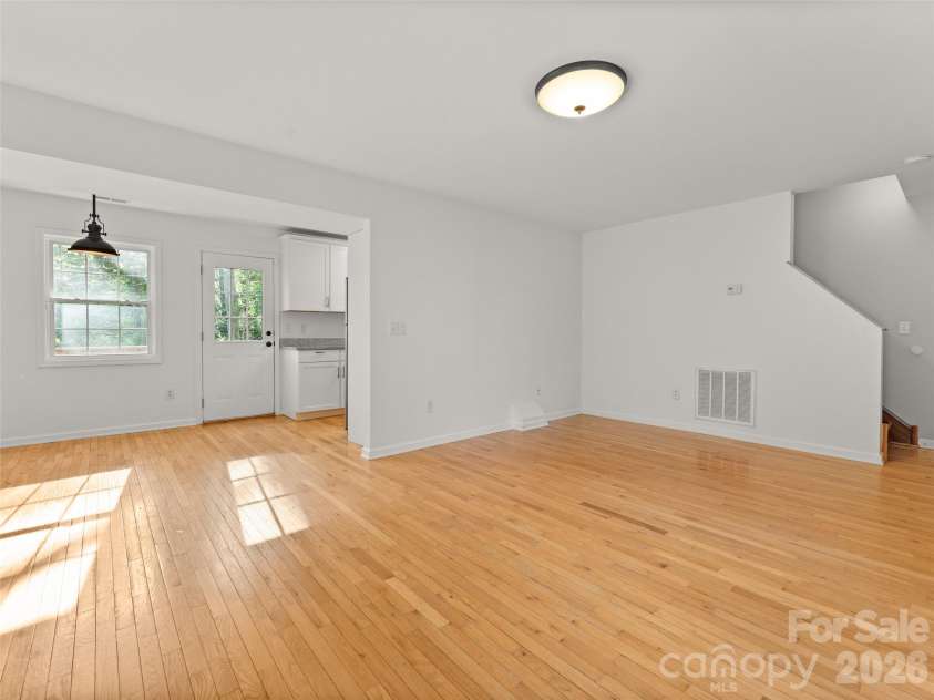 13 Castle Street, Asheville, NC 28803.  MLS# CAR4370970, YatesRealty ID 883. 