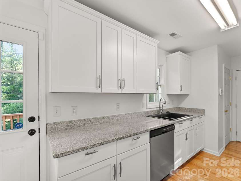 13 Castle Street, Asheville, NC 28803.  MLS# CAR4370970, YatesRealty ID 883. 