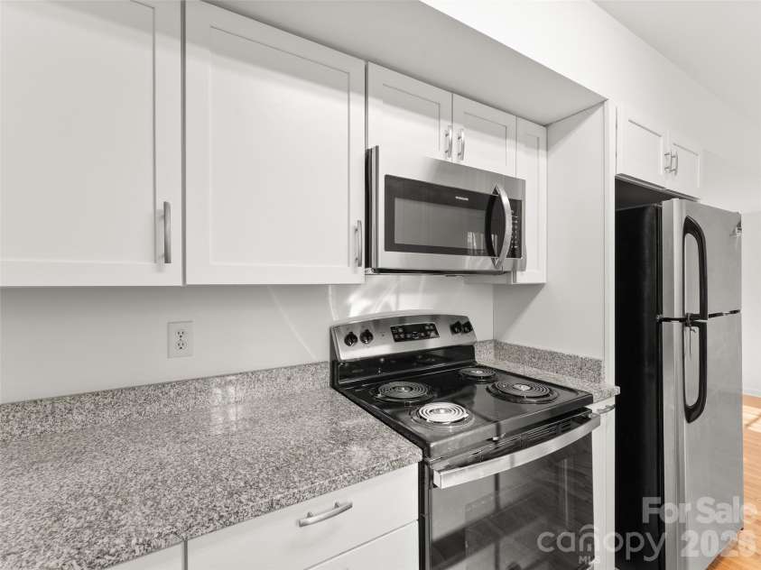13 Castle Street, Asheville, NC 28803.  MLS# CAR4370970, YatesRealty ID 883. 