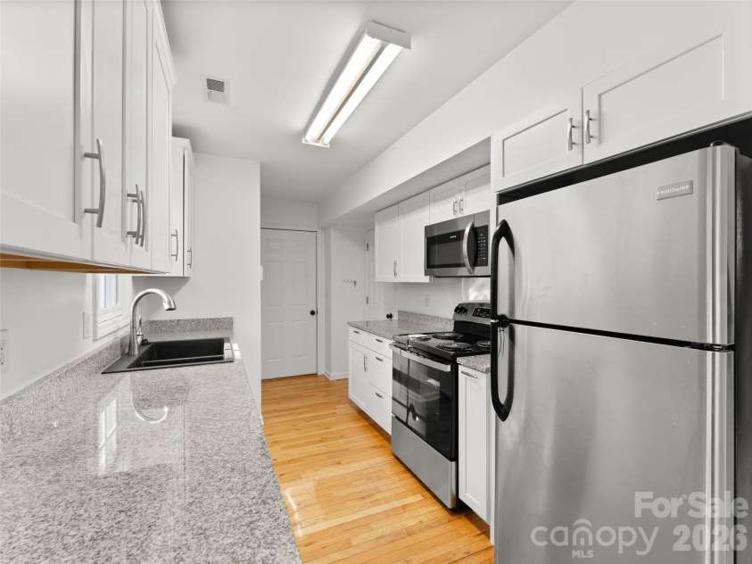 13 Castle Street, Asheville, NC 28803.  MLS# CAR4370970, YatesRealty ID 883. 
