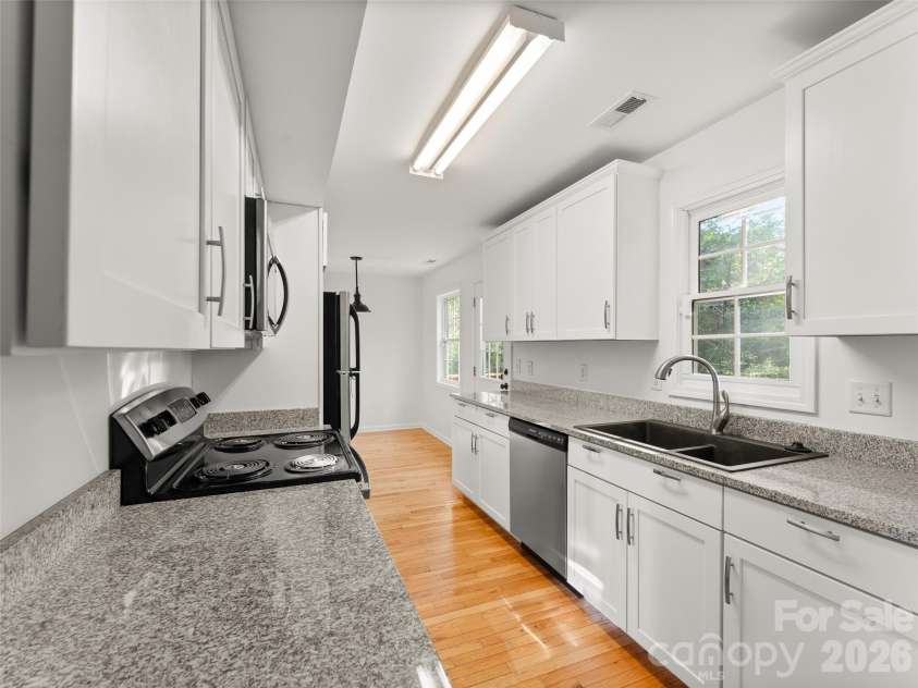 13 Castle Street, Asheville, NC 28803.  MLS# CAR4370970, YatesRealty ID 883. 