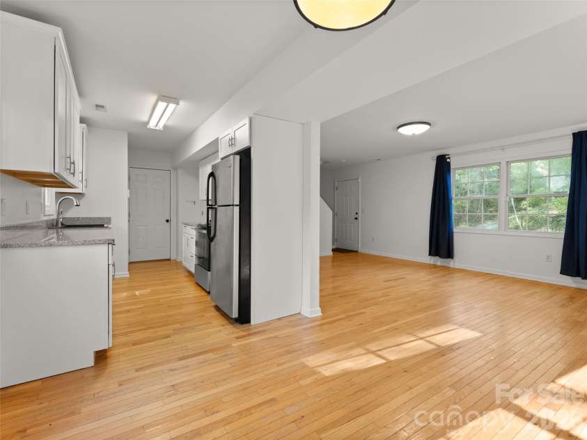 13 Castle Street, Asheville, NC 28803.  MLS# CAR4370970, YatesRealty ID 883. 