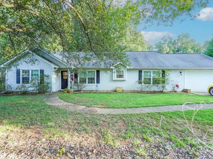 8018 Maxwelton Drive, Huntersville, NC 28078.  MLS# CAR4172531, YatesRealty ID 883. 