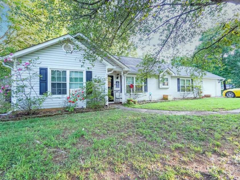 8018 Maxwelton Drive, Huntersville, NC 28078.  MLS# CAR4172531, YatesRealty ID 883. 