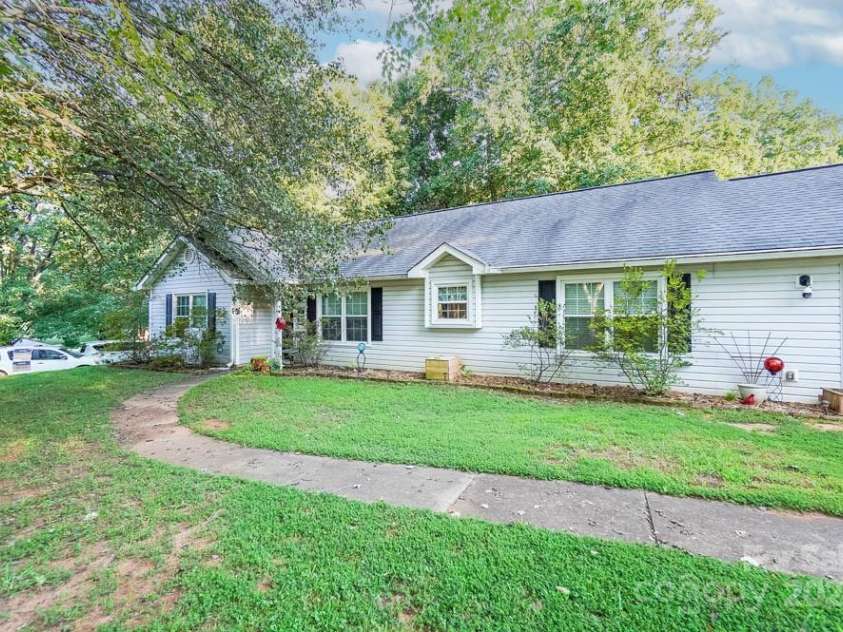 8018 Maxwelton Drive, Huntersville, NC 28078.  MLS# CAR4172531, YatesRealty ID 883. 