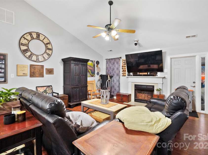8018 Maxwelton Drive, Huntersville, NC 28078.  MLS# CAR4172531, YatesRealty ID 883. 