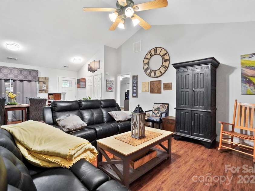8018 Maxwelton Drive, Huntersville, NC 28078.  MLS# CAR4172531, YatesRealty ID 883. 