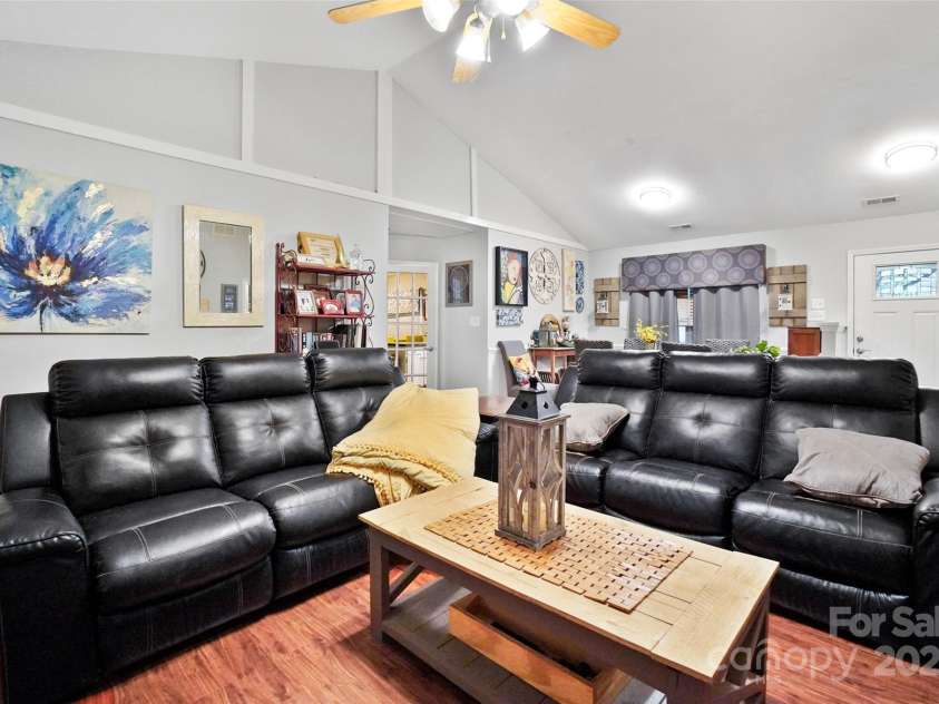 8018 Maxwelton Drive, Huntersville, NC 28078.  MLS# CAR4172531, YatesRealty ID 883. 