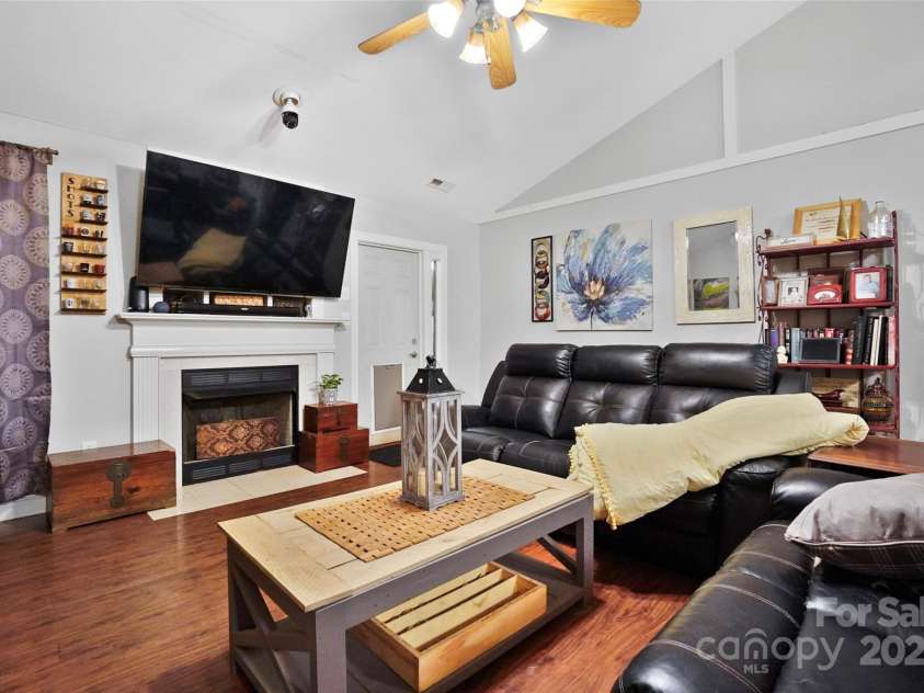 8018 Maxwelton Drive, Huntersville, NC 28078.  MLS# CAR4172531, YatesRealty ID 883. 