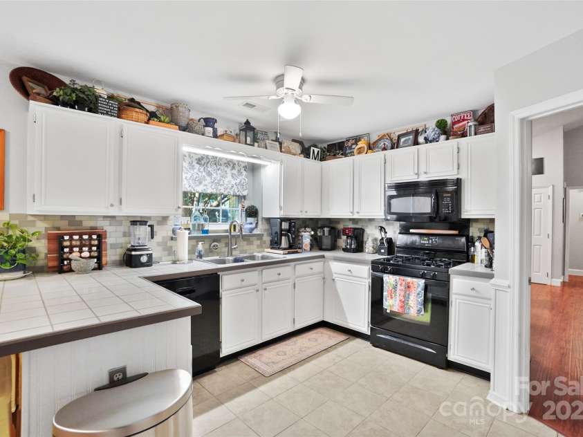 8018 Maxwelton Drive, Huntersville, NC 28078.  MLS# CAR4172531, YatesRealty ID 883. 