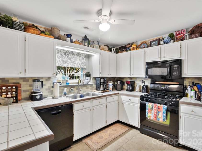 8018 Maxwelton Drive, Huntersville, NC 28078.  MLS# CAR4172531, YatesRealty ID 883. 