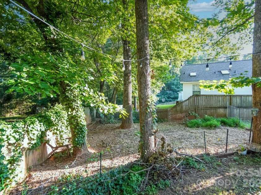 8018 Maxwelton Drive, Huntersville, NC 28078.  MLS# CAR4172531, YatesRealty ID 883. 