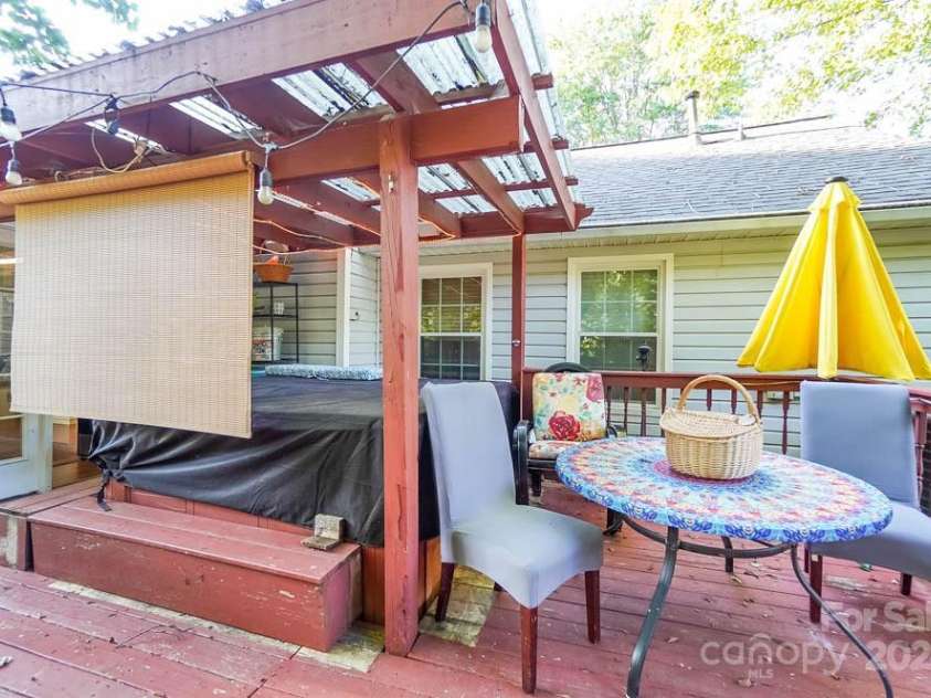 8018 Maxwelton Drive, Huntersville, NC 28078.  MLS# CAR4172531, YatesRealty ID 883. 