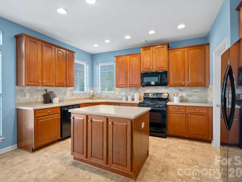 16723 Hugh Torance Parkway, Huntersville, NC 28078.  MLS# CAR4359347, YatesRealty ID 8832. Kitchen island with storage space! Tile backsplash!