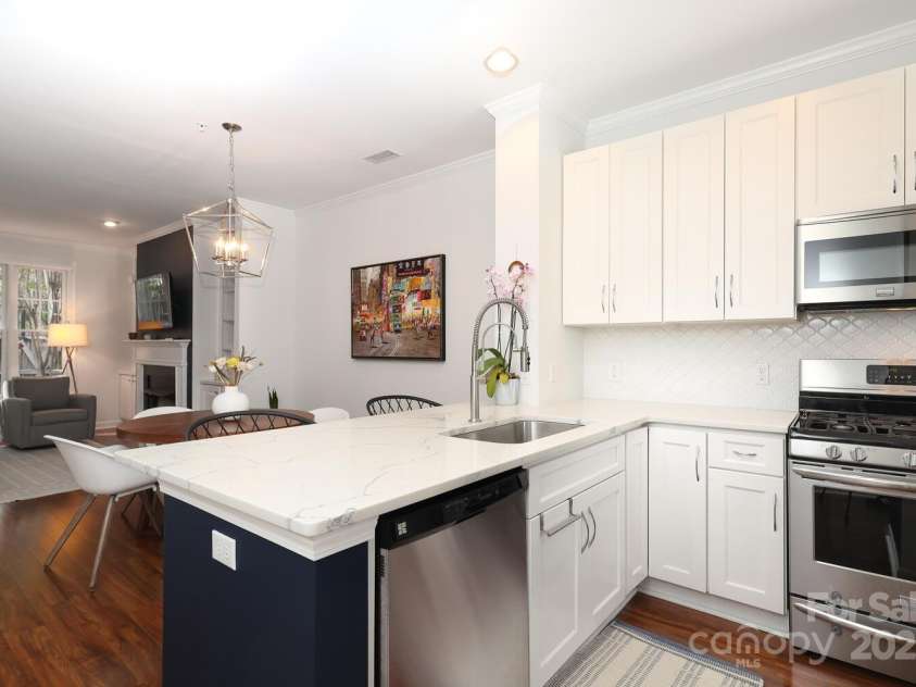 879 Park Slope Drive, Charlotte, NC 28209.  MLS# CAR4247473, YatesRealty ID 8832. 