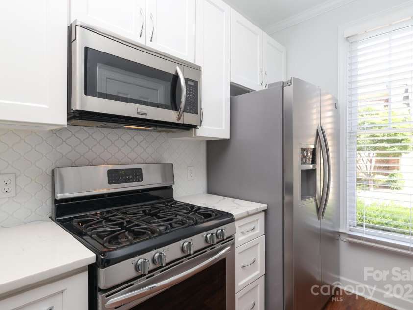 879 Park Slope Drive, Charlotte, NC 28209.  MLS# CAR4247473, YatesRealty ID 8832. 