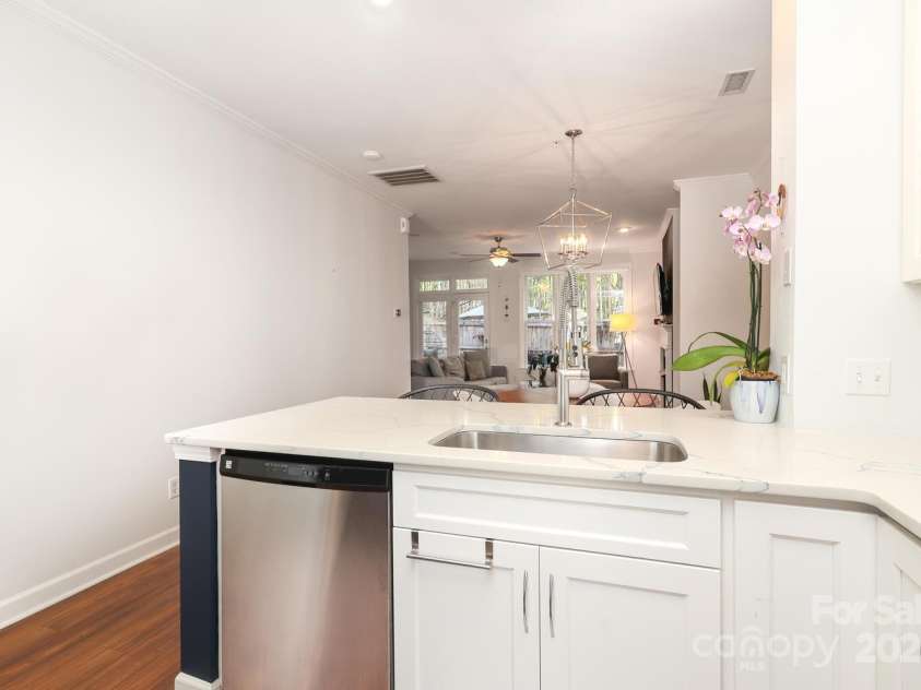 879 Park Slope Drive, Charlotte, NC 28209.  MLS# CAR4247473, YatesRealty ID 8832. 