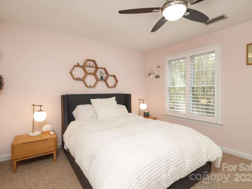 879 Park Slope Drive, Charlotte, NC 28209.  MLS# CAR4247473, YatesRealty ID 8832. 